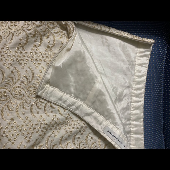 Like new,Sassy Banana Rep skirt.Perfect glam piece - Picture 10 of 11